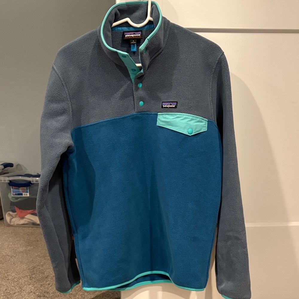 Patagonia Teal and Charcoal Snap-T Fleece small
